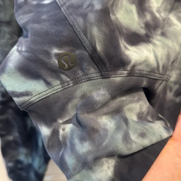 Lululemon ready to rulu quarter zip-up - Picture 4 of 4